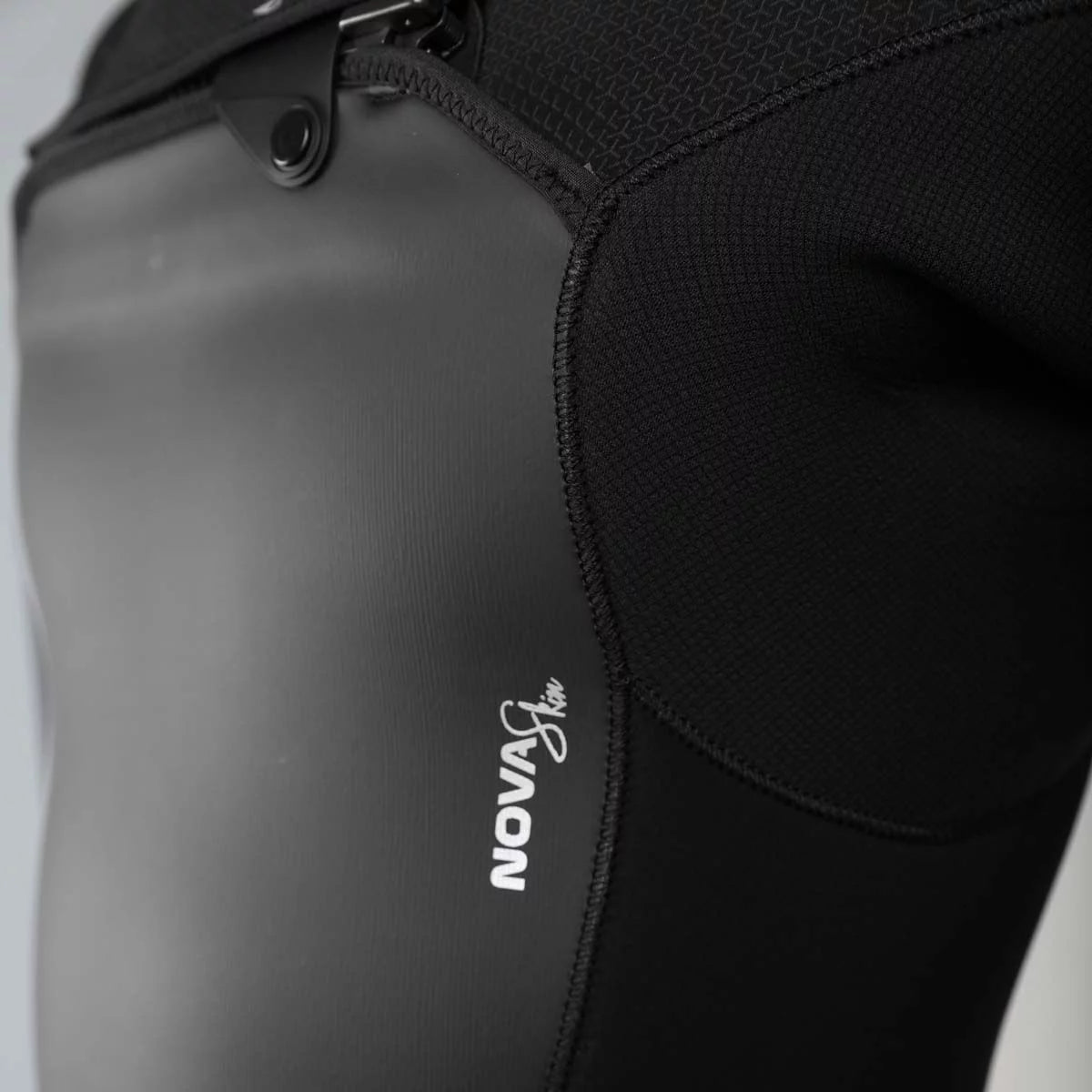 Sooruz GURU Wind Hooded 6/5/4 Men's Fullsuit Front Zip - Black